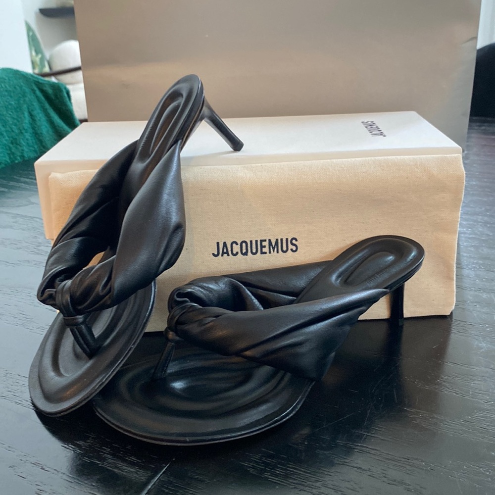 Brand new black jacquemus sandals. Les sandales Mari. Size 38. Never worn